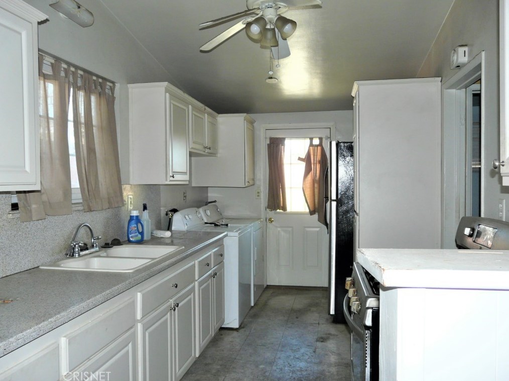 12736 Montford St, Los Angeles CA  91331-1116 exterior