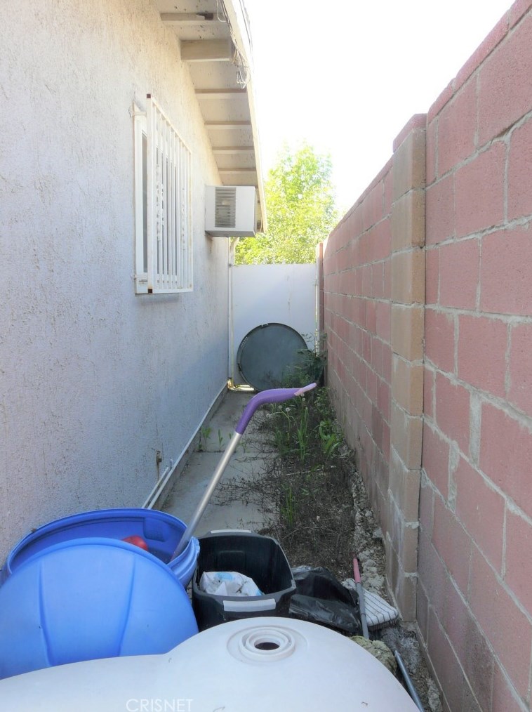 12736 Montford St, Los Angeles CA  91331-1116 exterior