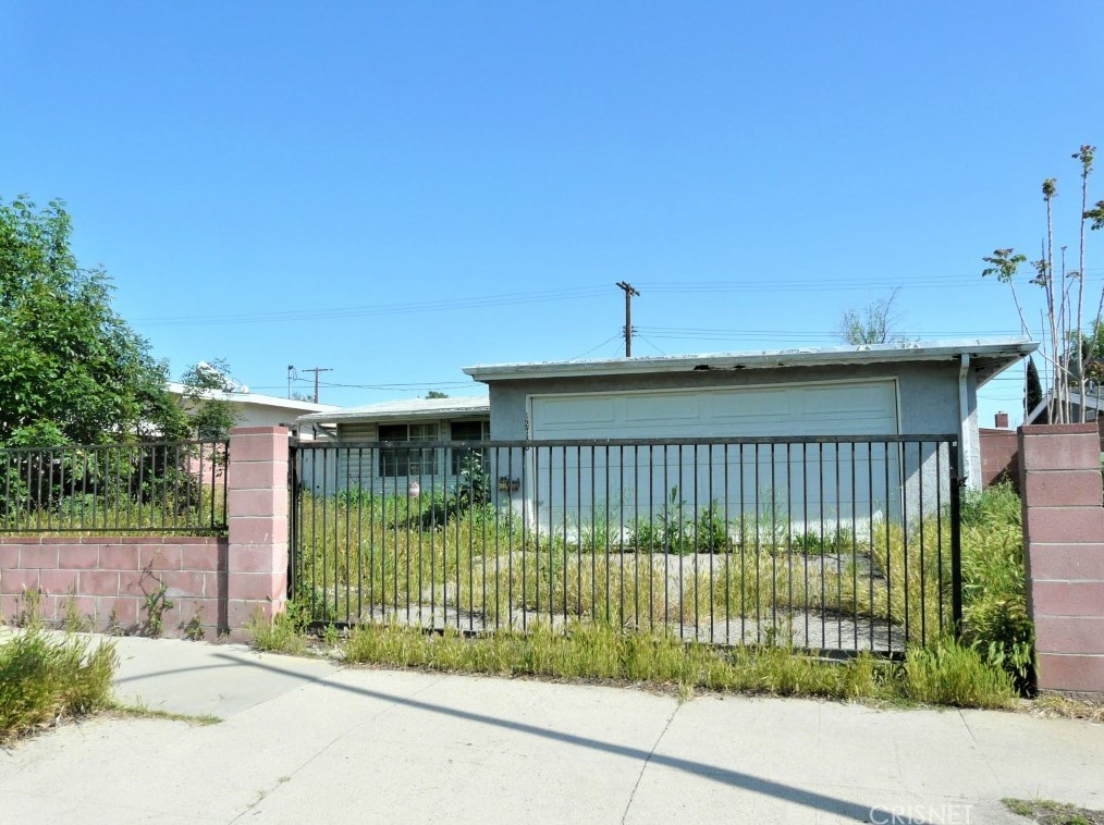 12736 Montford St, Los Angeles CA  91331-1116 exterior