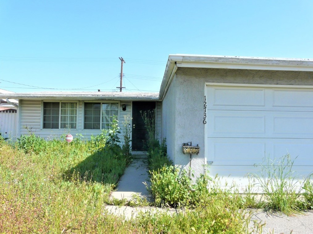 12736 Montford St, Los Angeles CA  91331-1116 exterior