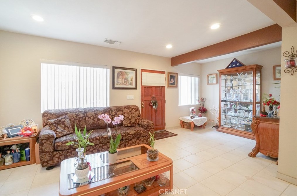 3400 Thorpe Ave, Los Angeles CA  90065-1648 exterior