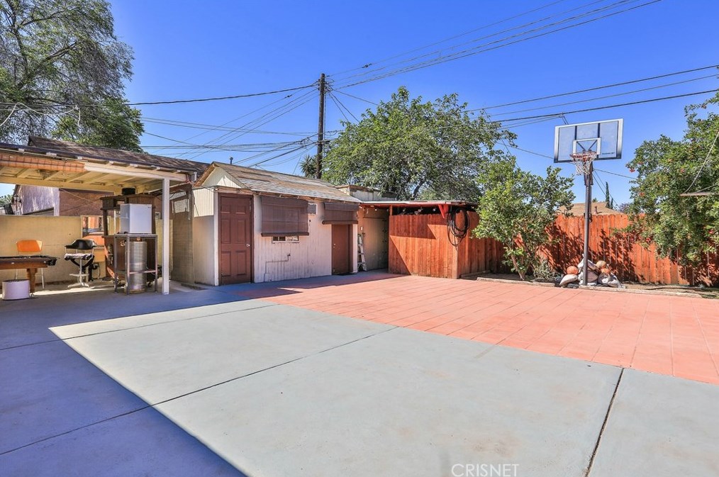 9707 Amboy Ave, Los Angeles CA  91331-4118 exterior