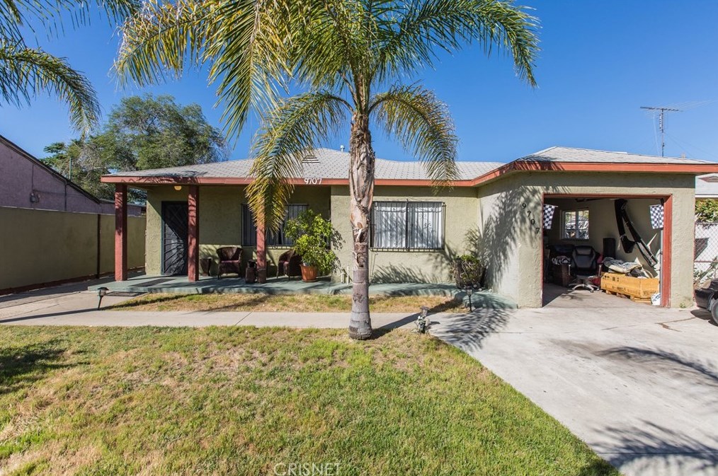 9707 Amboy Ave, Los Angeles CA  91331-4118 exterior