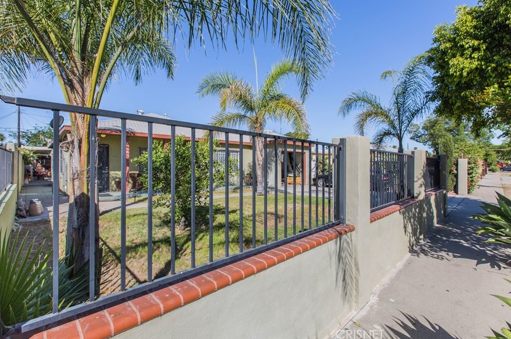 9707 Amboy Ave, Los Angeles CA  91331-4118 exterior