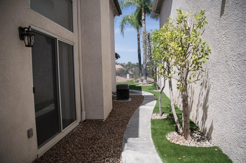3762 Calle Jazmin, Calabasas CA  91302-3039 exterior