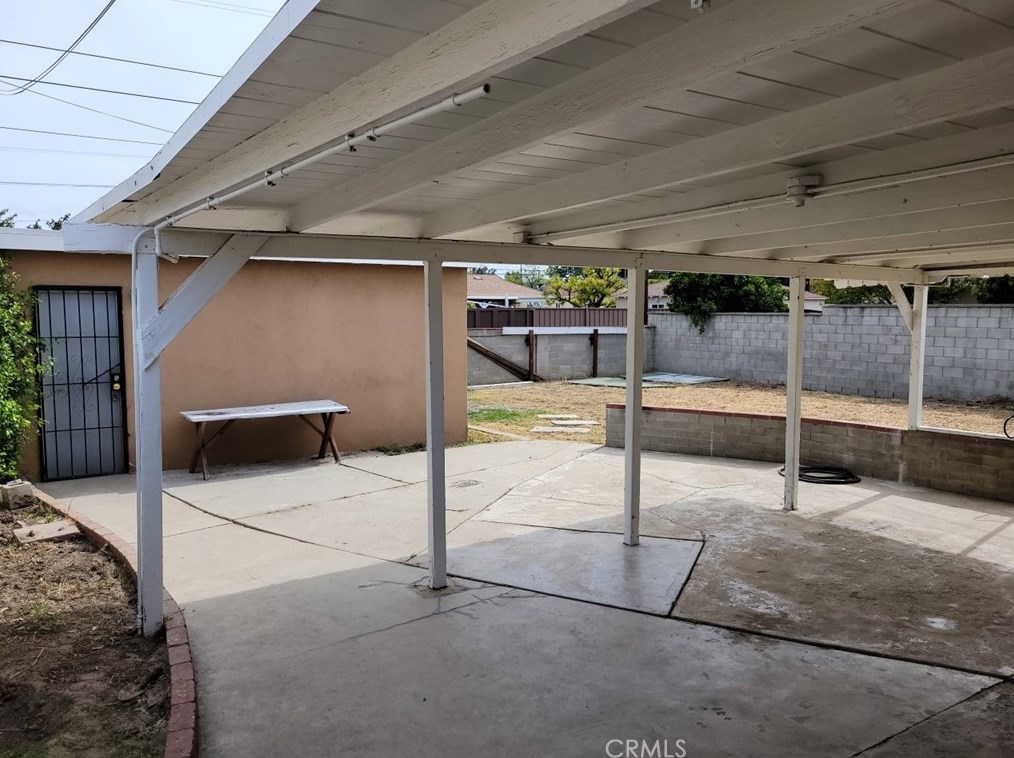 19454 Hartland St, Los Angeles CA  91335-3737 exterior