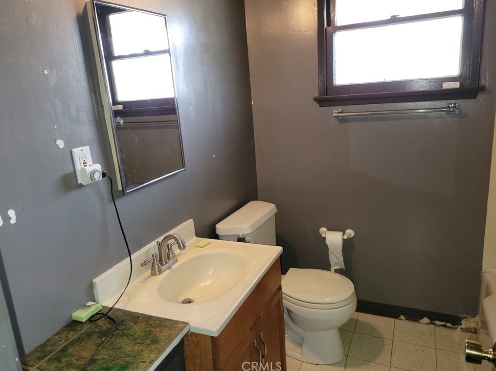 19454 Hartland St, Los Angeles CA  91335-3737 exterior
