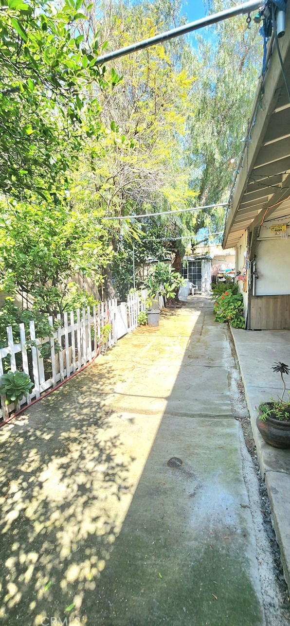 11171 De Haven Ave, Los Angeles CA  91331-1961 exterior