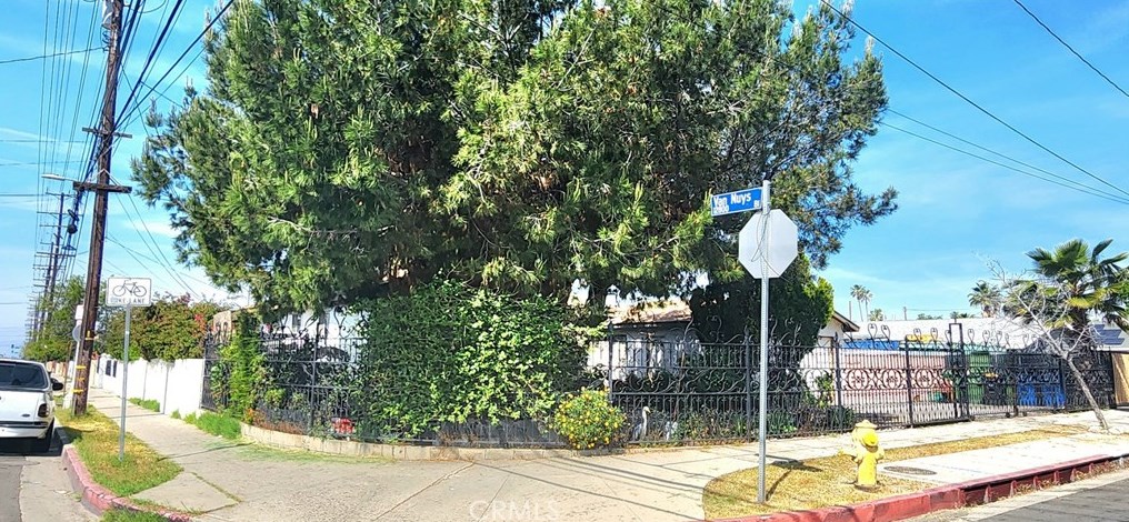 11171 De Haven Ave, Los Angeles CA  91331-1961 exterior