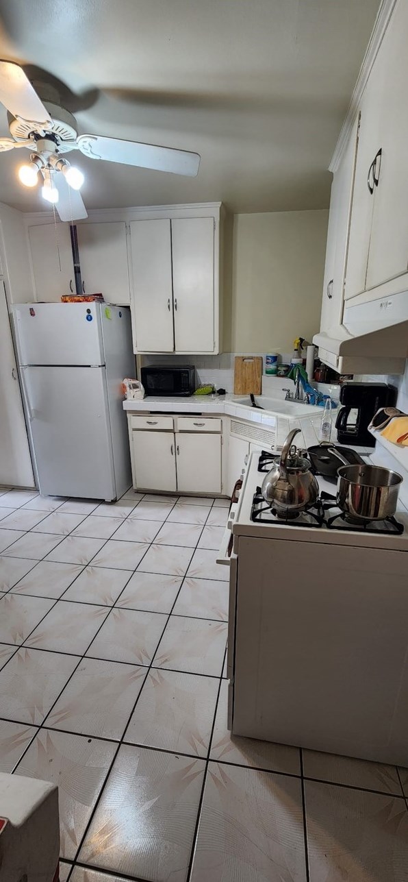 10247 Amboy Ave, Los Angeles CA  91331-3804 exterior