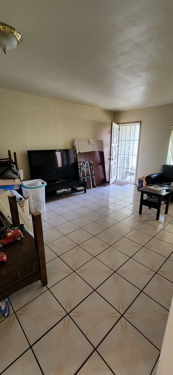 10247 Amboy Ave, Los Angeles CA  91331-3804 exterior
