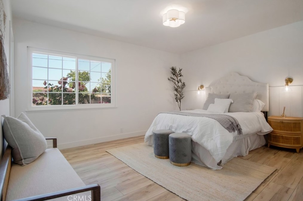 1376 Feather Ave, Thousand Oaks CA  91360-3413 exterior