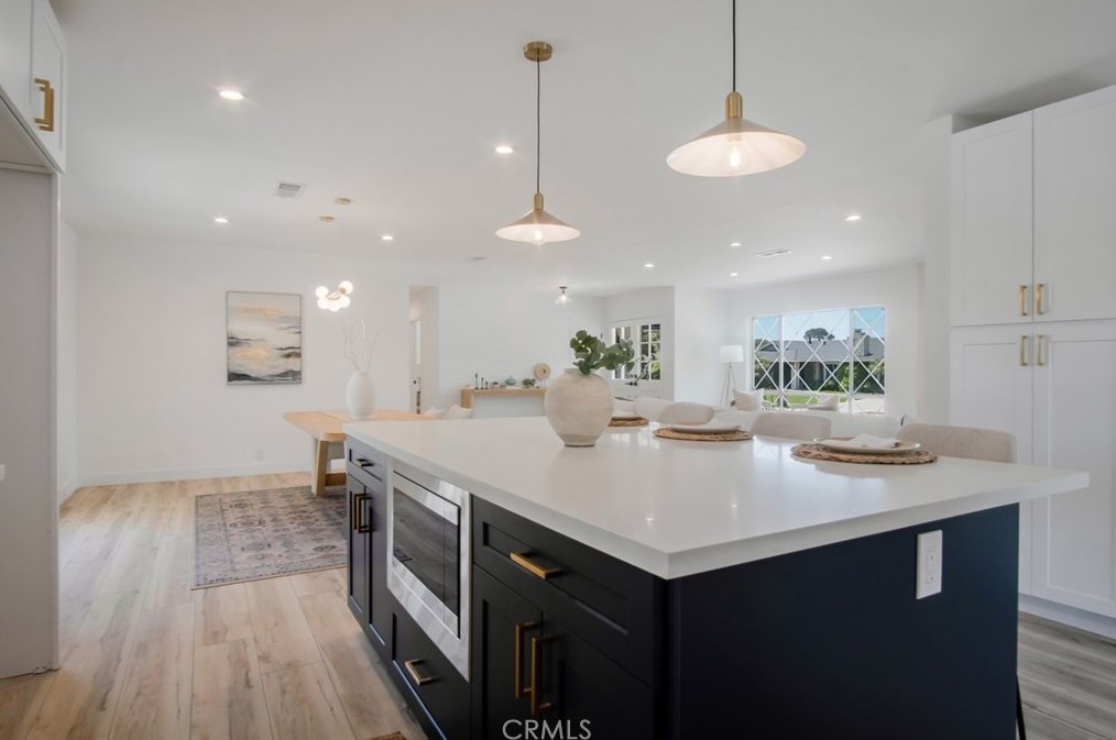 1376 Feather Ave, Thousand Oaks CA  91360-3413 exterior