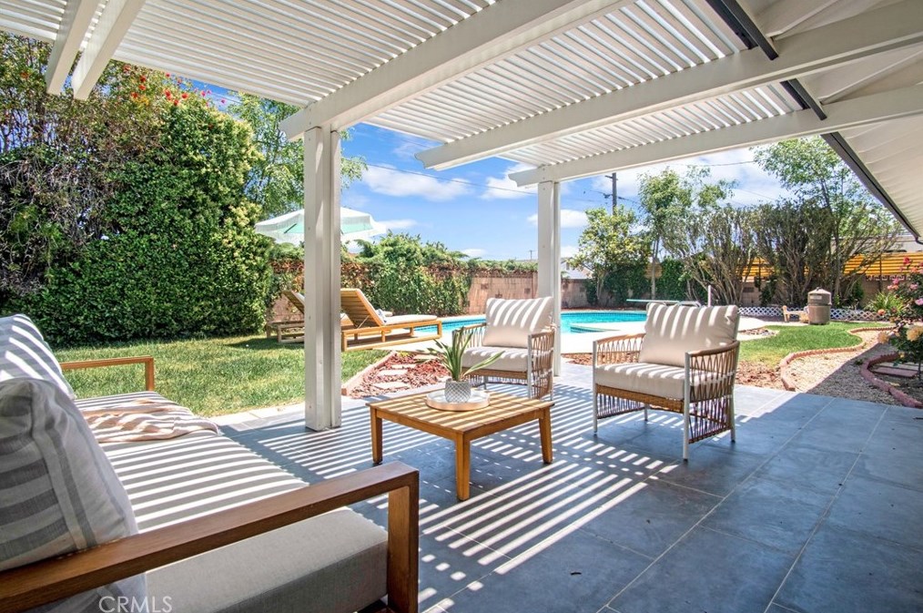 1376 Feather Ave, Thousand Oaks CA  91360-3413 exterior