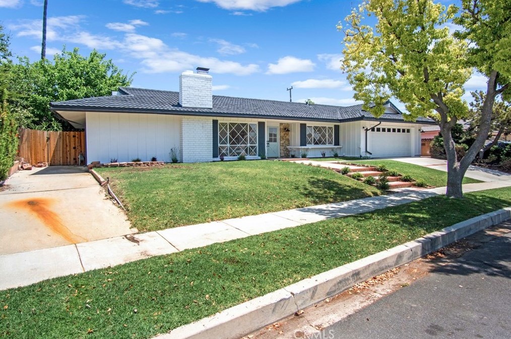 1376 Feather Ave, Thousand Oaks CA  91360-3413 exterior