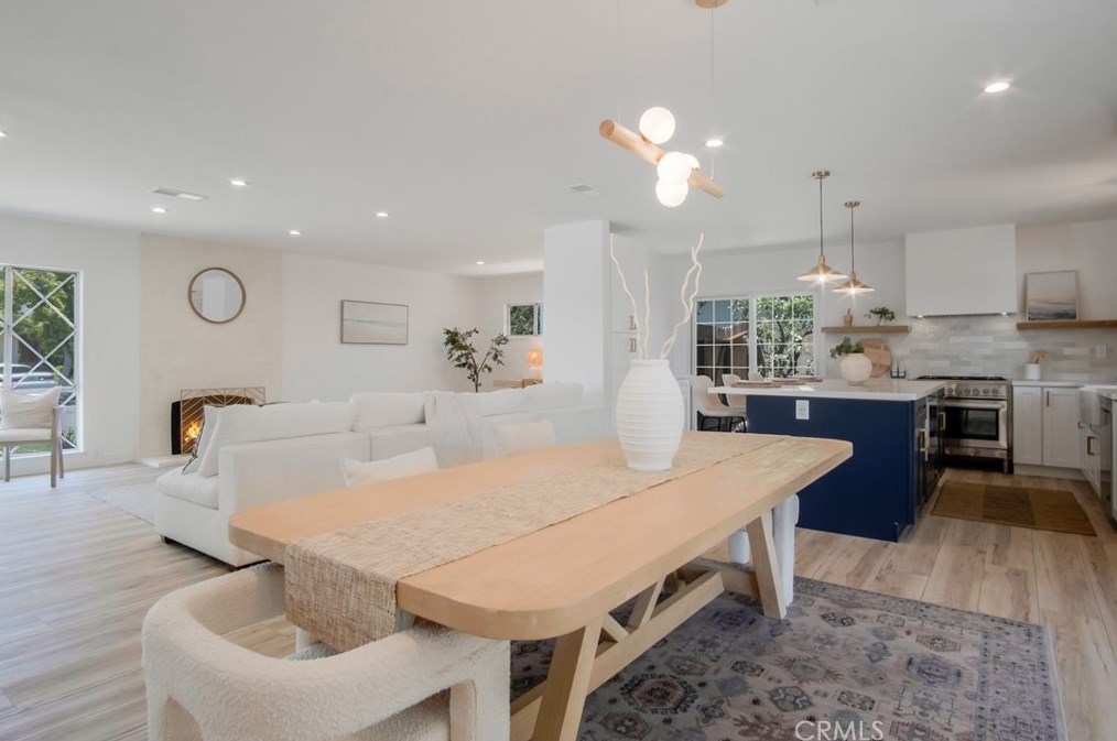 1376 Feather Ave, Thousand Oaks CA  91360-3413 exterior