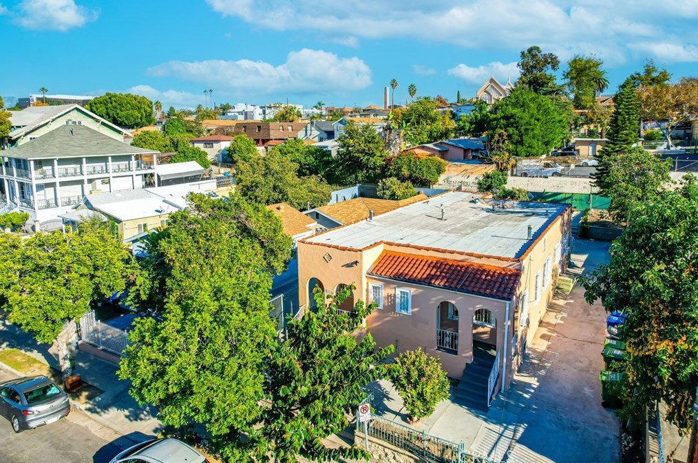 120 Westlake Ave, Los Angeles CA  90026-5331 exterior