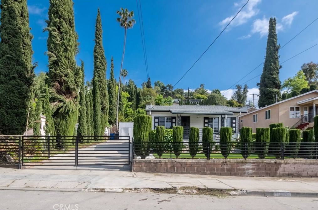 3356 Isabel Dr, Los Angeles CA  90065-2609 exterior
