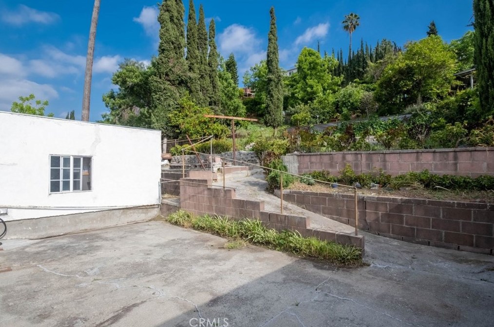 3356 Isabel Dr, Los Angeles CA  90065-2609 exterior