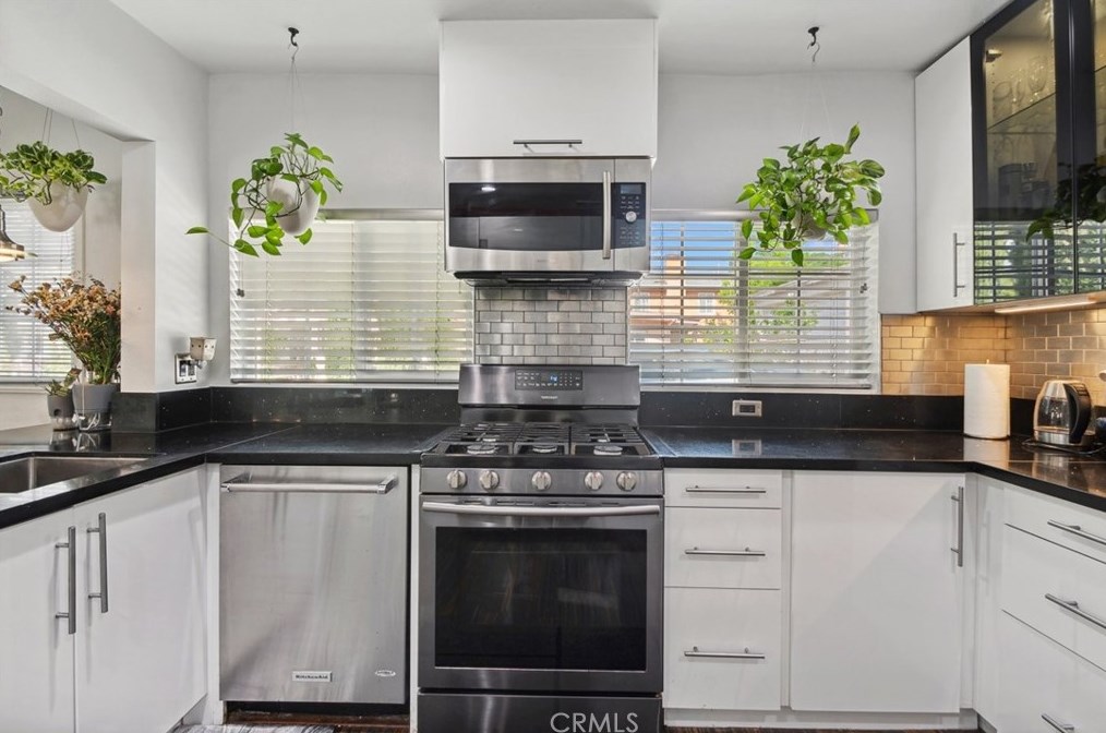3356 Isabel Dr, Los Angeles CA  90065-2609 exterior