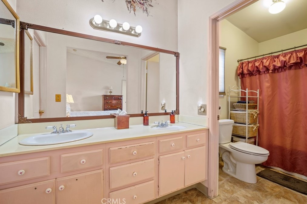 11339 Dronfield Ave, Los Angeles CA  91331-1060 exterior