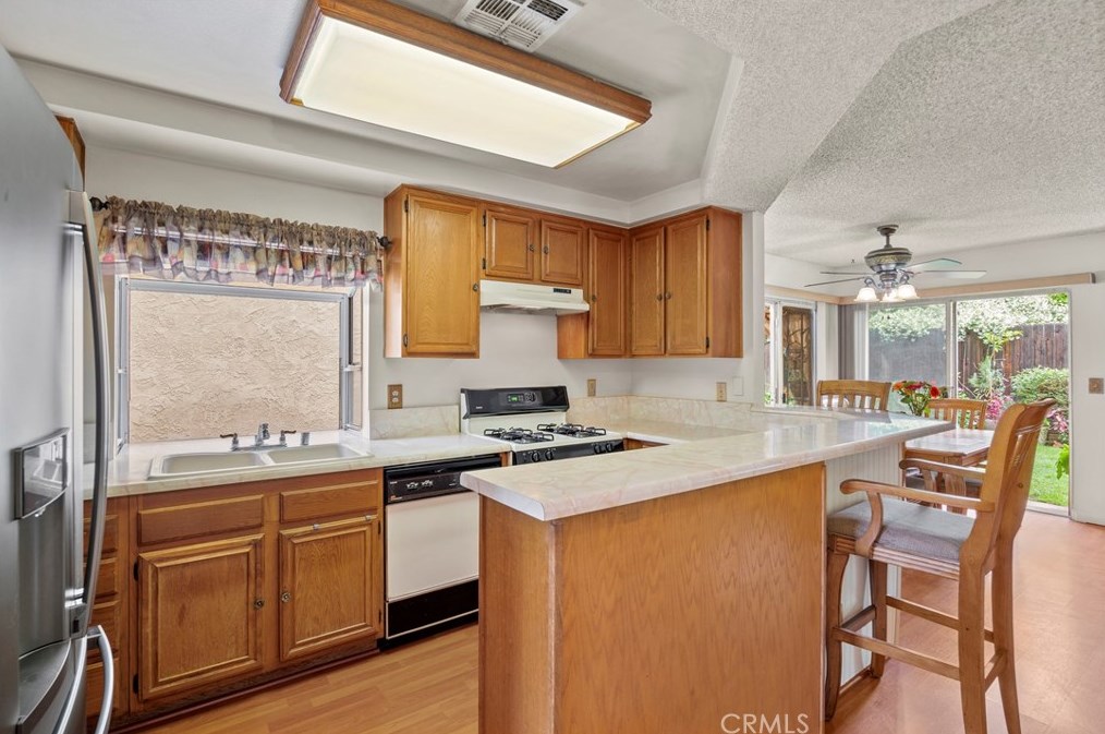 11339 Dronfield Ave, Los Angeles CA  91331-1060 exterior