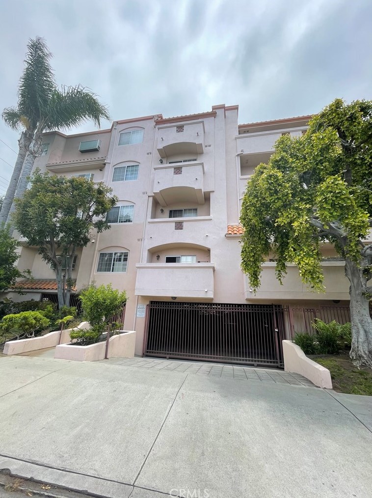 11870 Idaho Ave, Los Angeles CA  90025-2895 exterior