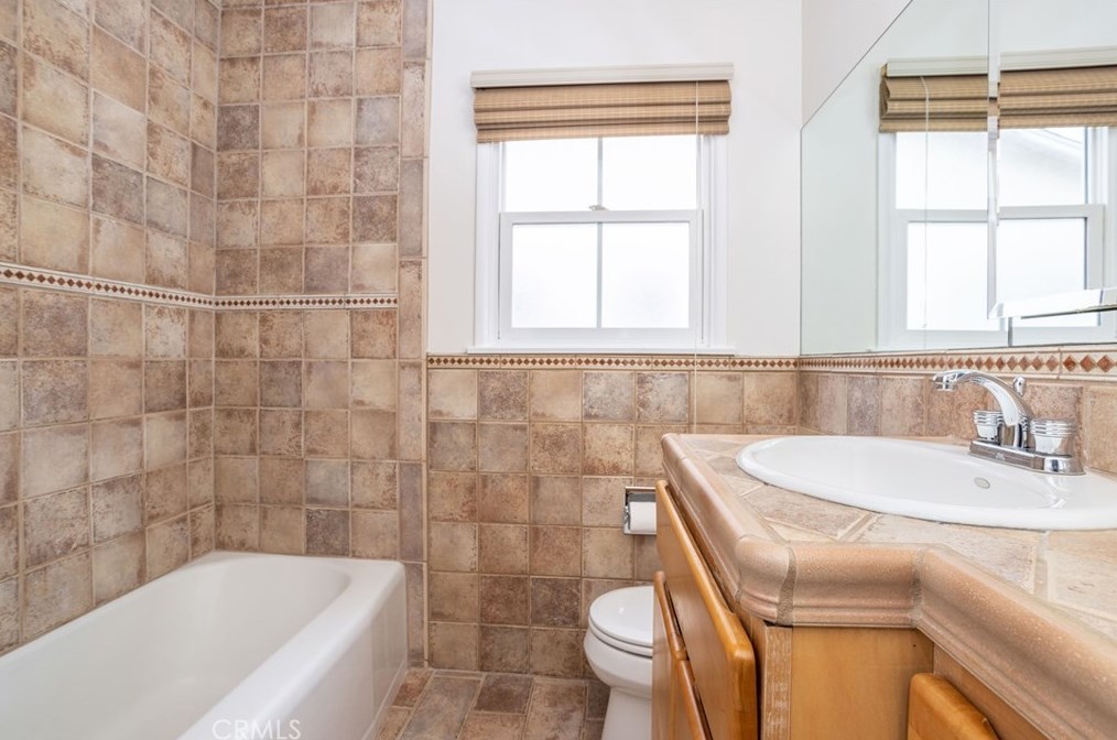 8129 Darby Pl, Los Angeles CA  91335-1317 exterior
