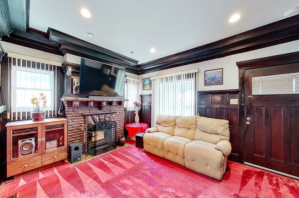 1223 37th Dr, Los Angeles CA  90018-4407 exterior