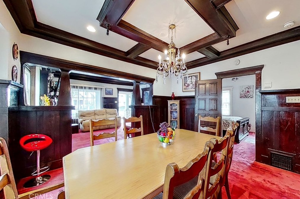 1223 37th Dr, Los Angeles CA  90018-4407 exterior