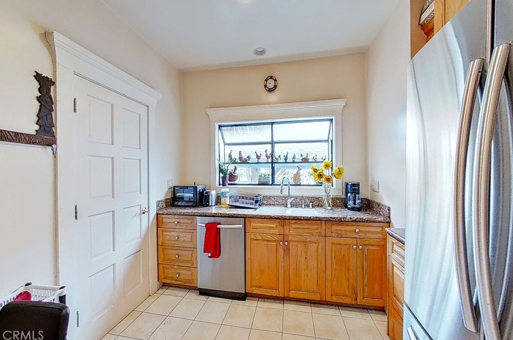 1223 37th Dr, Los Angeles CA  90018-4407 exterior