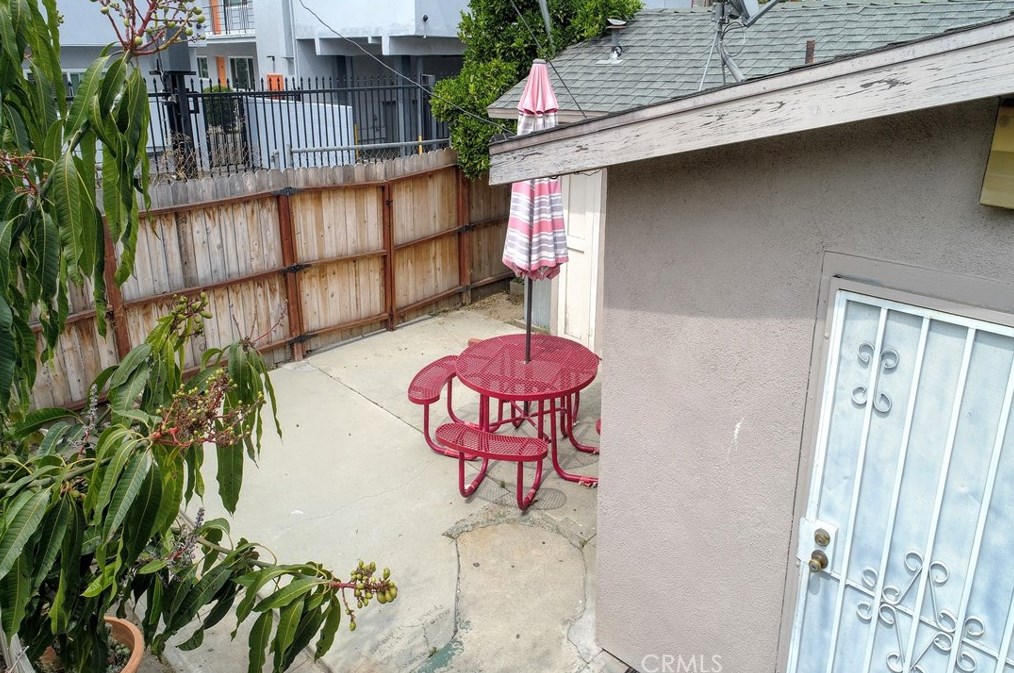 1223 37th Dr, Los Angeles CA  90018-4407 exterior