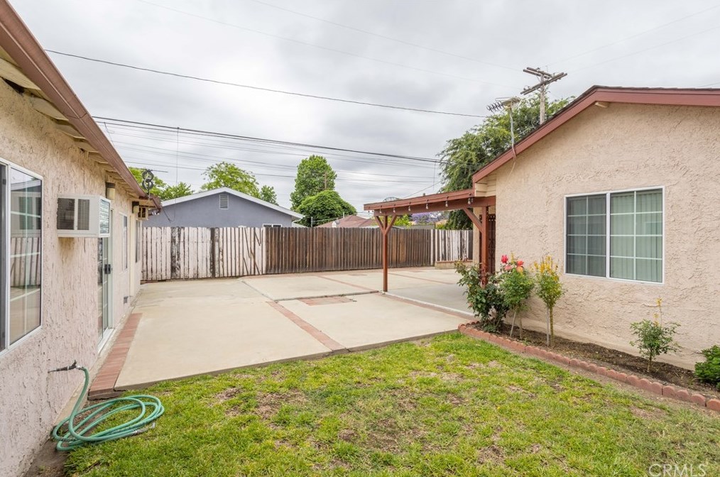9663 Amboy Ave, Los Angeles CA  91331-3705 exterior