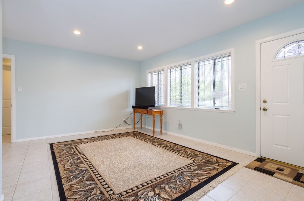 9663 Amboy Ave, Los Angeles CA  91331-3705 exterior