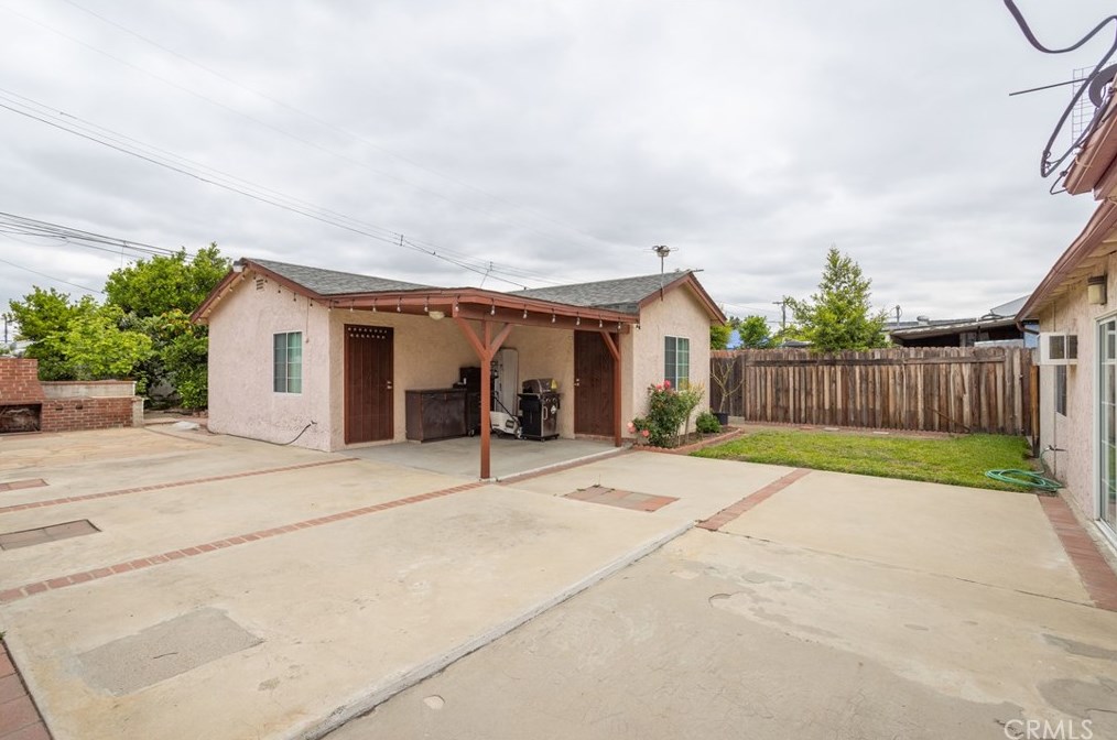 9663 Amboy Ave, Los Angeles CA  91331-3705 exterior