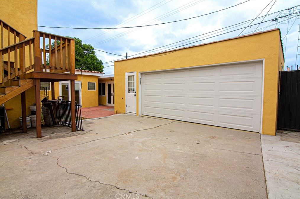 6806 Van Ness Ave, Los Angeles CA  90047-1654 exterior