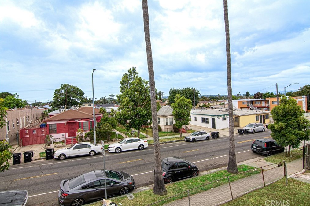 6806 Van Ness Ave, Los Angeles CA  90047-1654 exterior