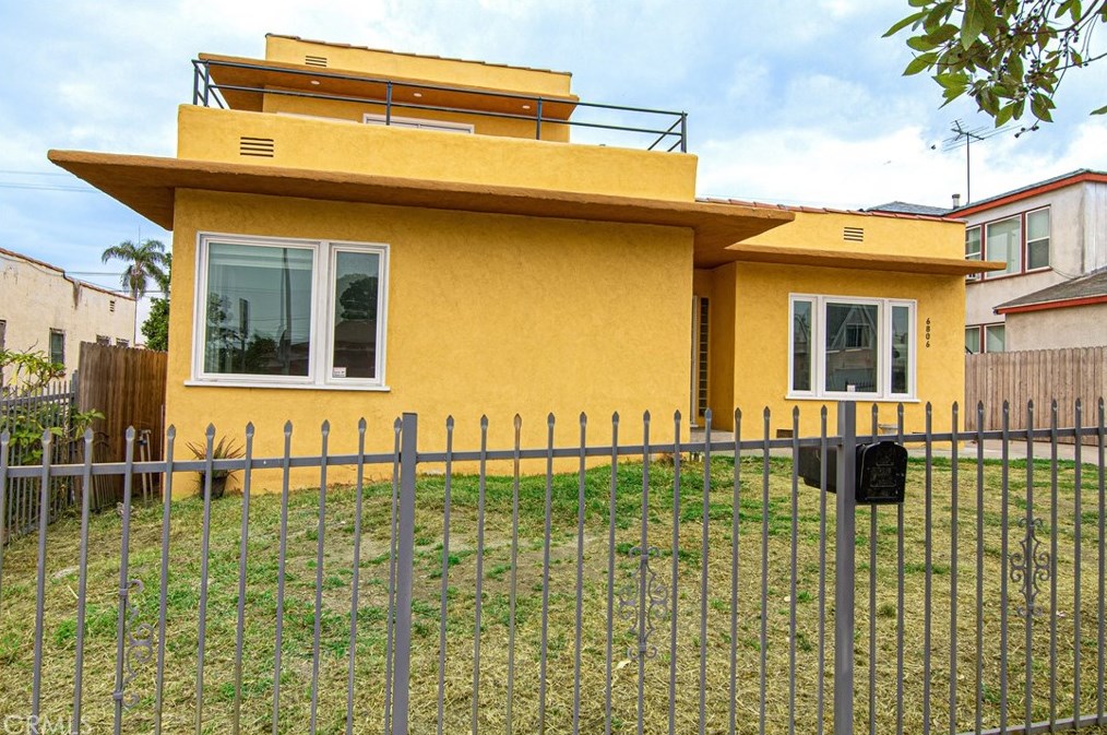 6806 Van Ness Ave, Los Angeles CA  90047-1654 exterior