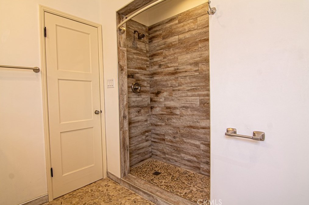 6806 Van Ness Ave, Los Angeles CA  90047-1654 exterior