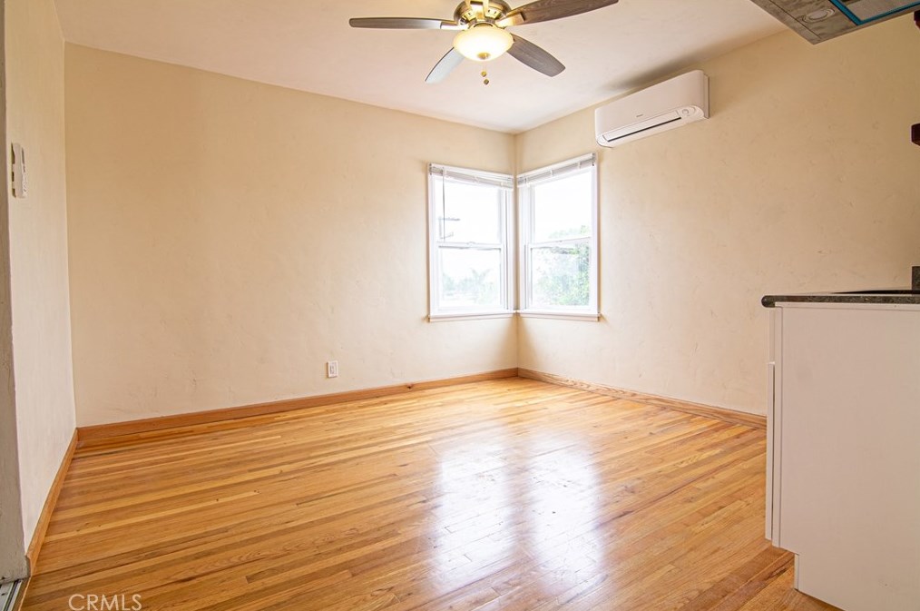 6806 Van Ness Ave, Los Angeles CA  90047-1654 exterior