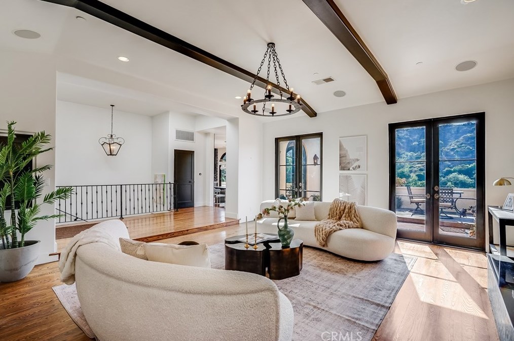 2169 Groveland Dr, Los Angeles CA  90046-1521 exterior