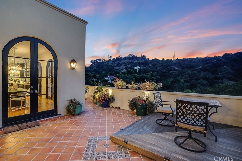 2169 Groveland Dr, Los Angeles CA  90046-1521 exterior