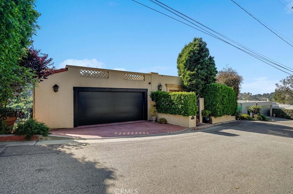 2169 Groveland Dr, Los Angeles CA  90046-1521 exterior