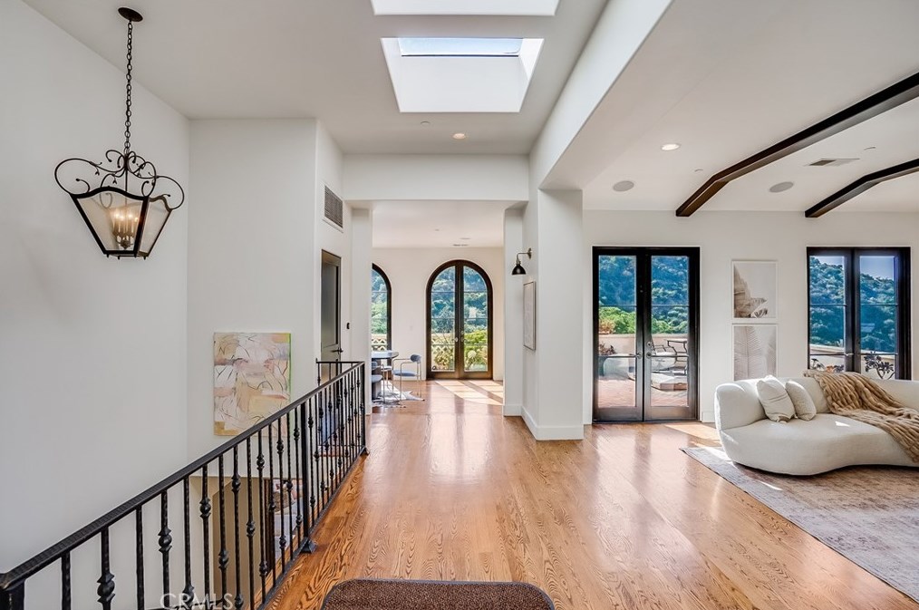 2169 Groveland Dr, Los Angeles CA  90046-1521 exterior