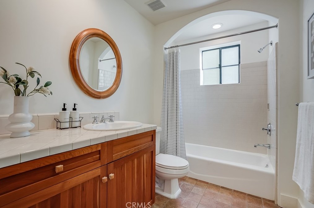 2169 Groveland Dr, Los Angeles CA  90046-1521 exterior