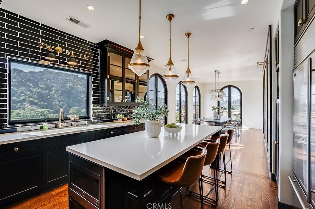 2169 Groveland Dr, Los Angeles CA  90046-1521 exterior