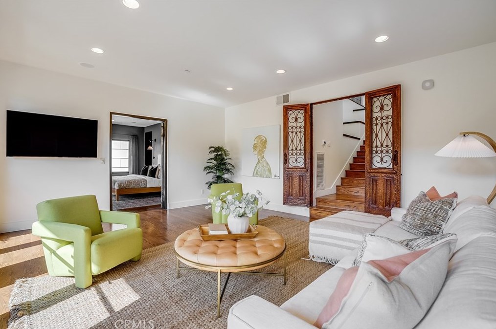 2169 Groveland Dr, Los Angeles CA  90046-1521 exterior