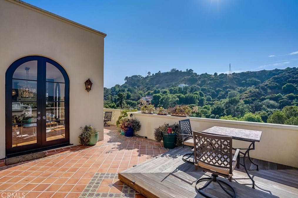2169 Groveland Dr, Los Angeles CA  90046-1521 exterior