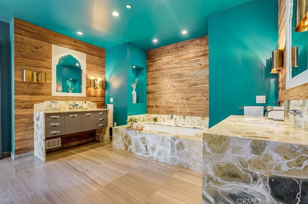 2169 Groveland Dr, Los Angeles CA  90046-1521 exterior