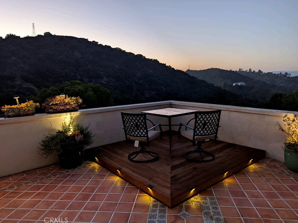 2169 Groveland Dr, Los Angeles CA  90046-1521 exterior